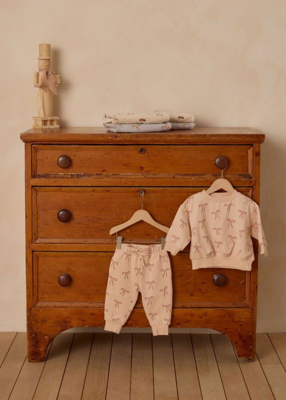 Relaxed Fleece Sweatshirt || Red Bows