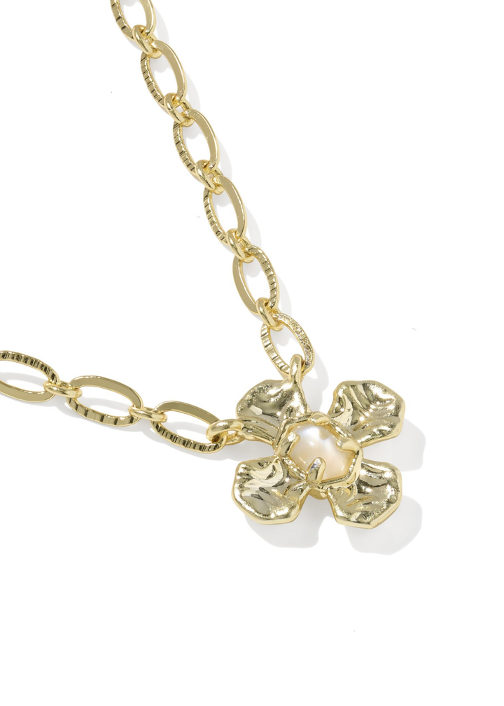 Leanne Short Pendant Necklace