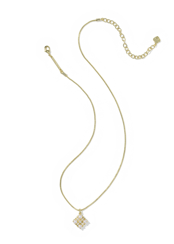 Dira Pearl Short Pendant Necklace
