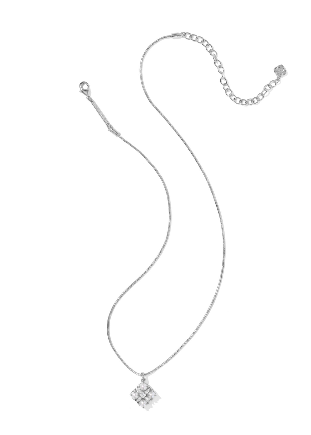 Dira Pearl Short Pendant Necklace